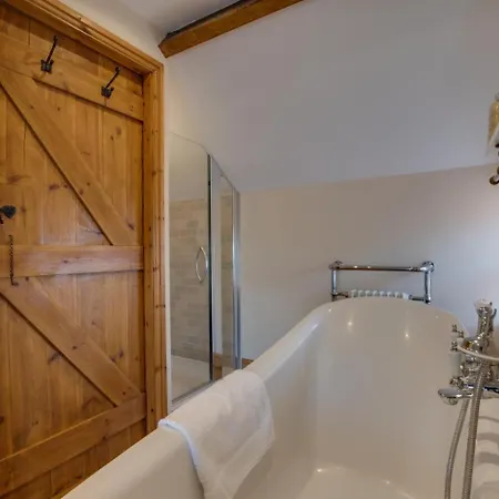 2 Bed In Whitby Oc-wa224 *